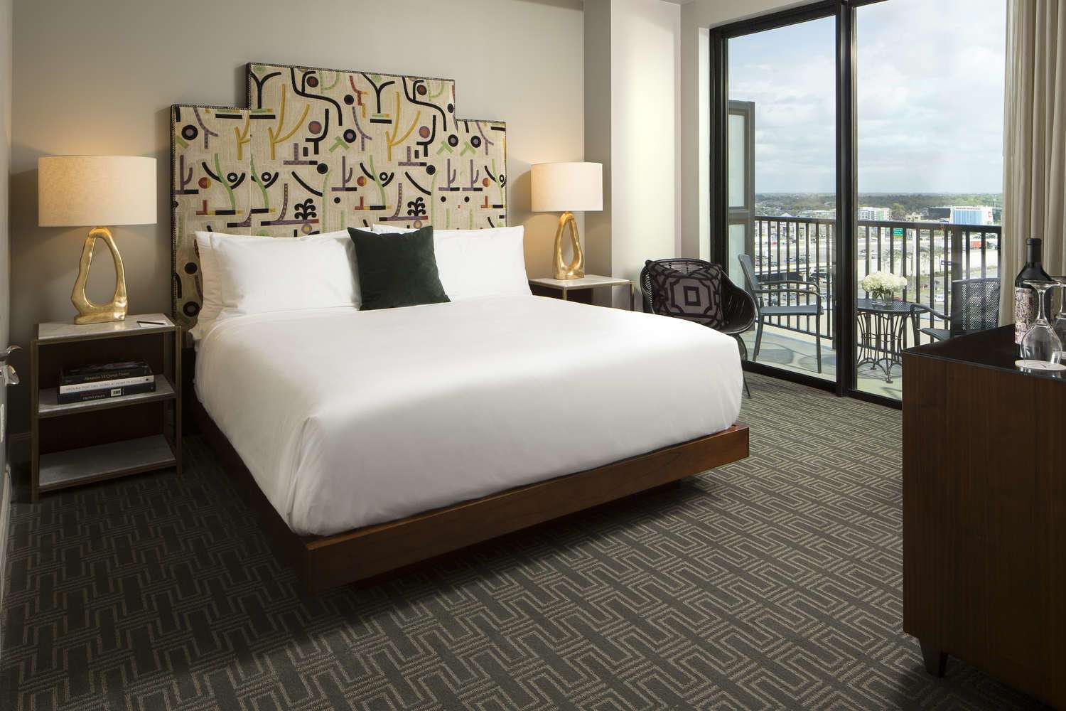 BalconyCornerSuiteKing-BED-1