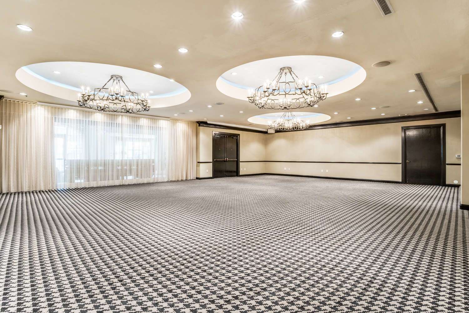 DAL-UptownBallroom-A
