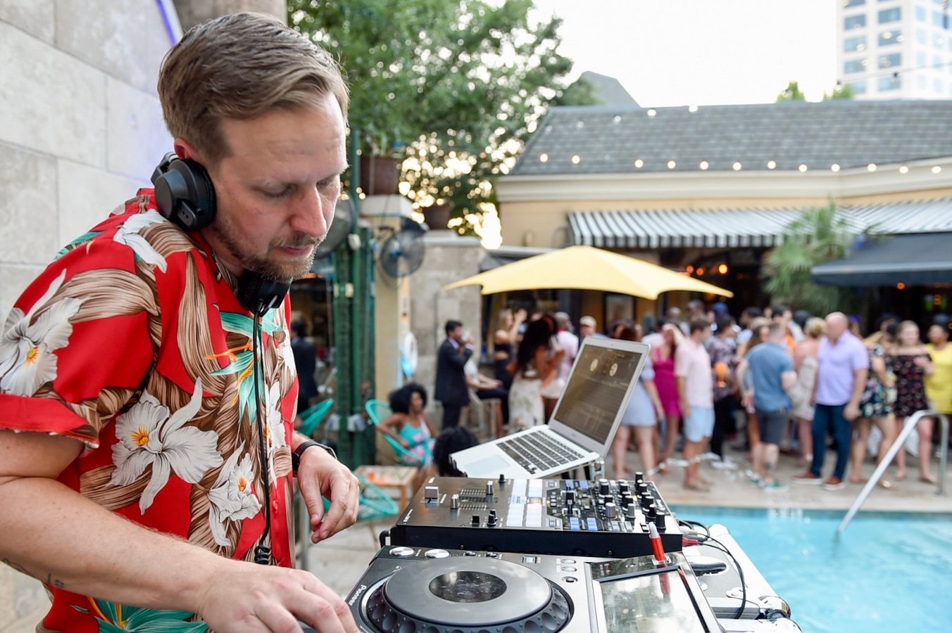 DJ @ Pool