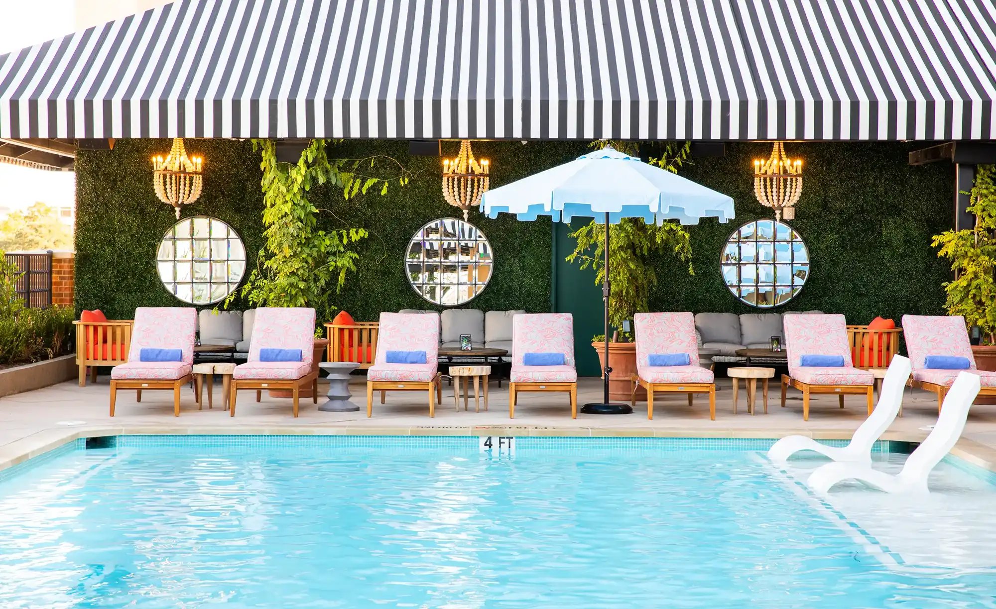 Hotel ZaZa Austin Downtown Wedding Venues Cabana Bar LOUNGERS