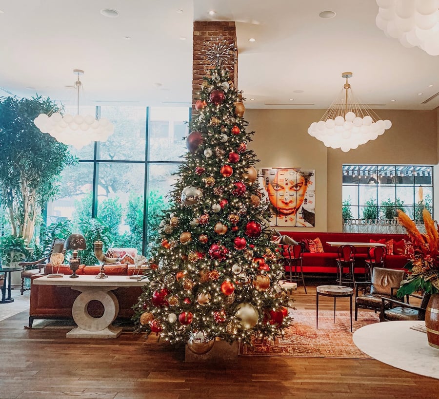 ZaZa-Events-HolidayParties-Lobby-ChristmasTree