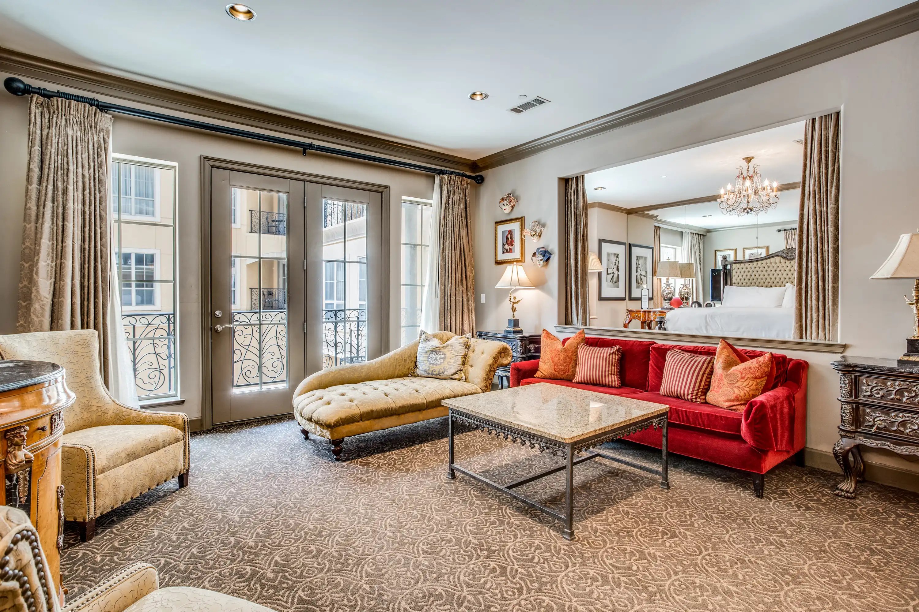 Hotel ZaZa Dallas MAG7-SUITE-DangerousBeauty-1