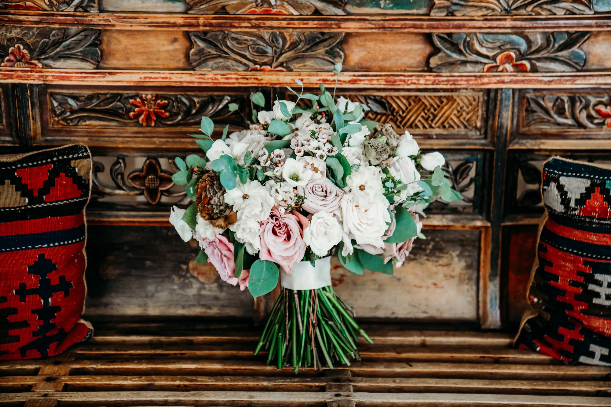 HotelZaZa-DallasUptown-Wedding-BouquetOnChair