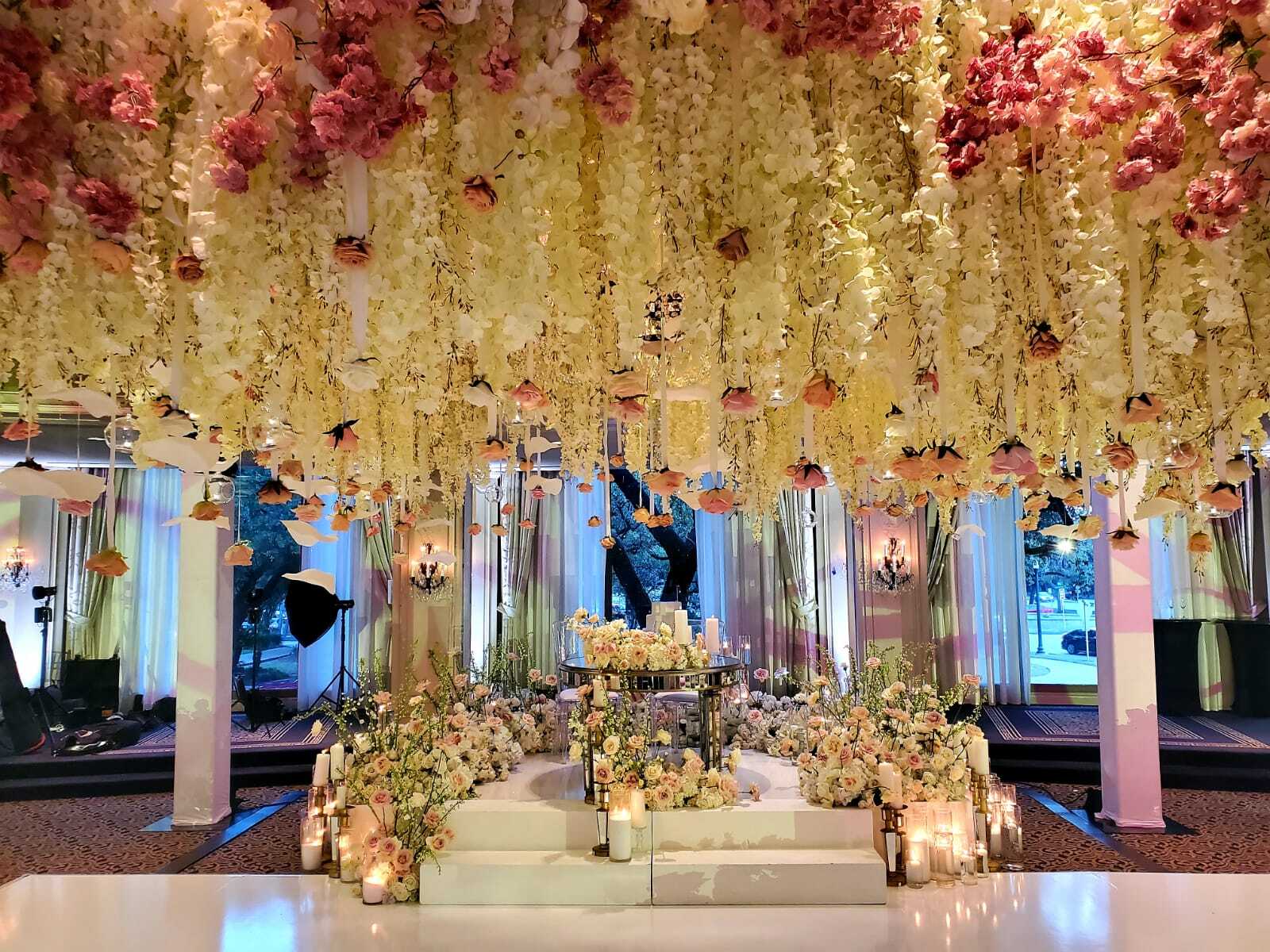 ZaZa-HoustonMuseumDistrict-WeddingsVenue-PhantomBallroom-FloralDecor