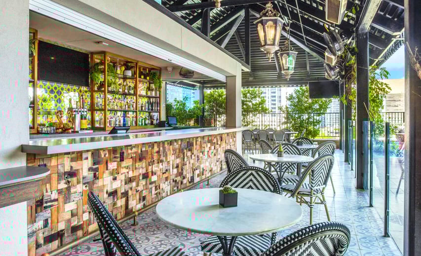 Hotel ZaZa Austin Downtown The Cabana Bar exterior Dining
