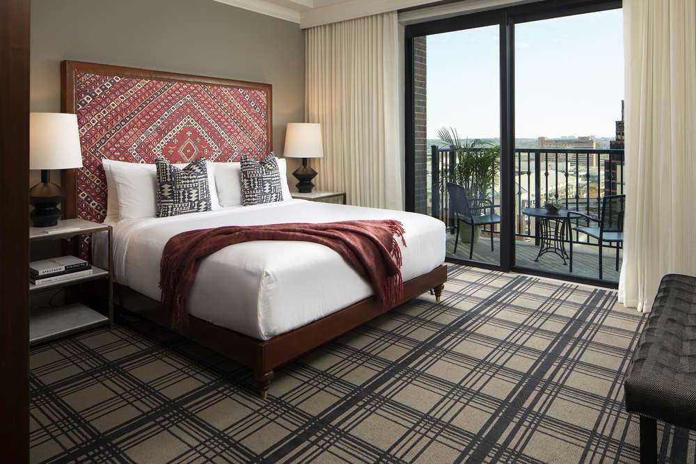 ZaZa-ATX-BalconySuiteKing-BED
