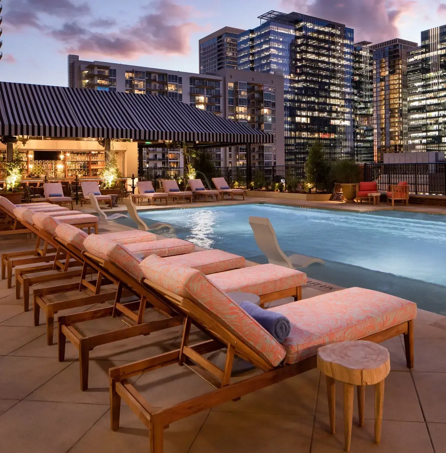 Hotel ZaZa Cabana Bar