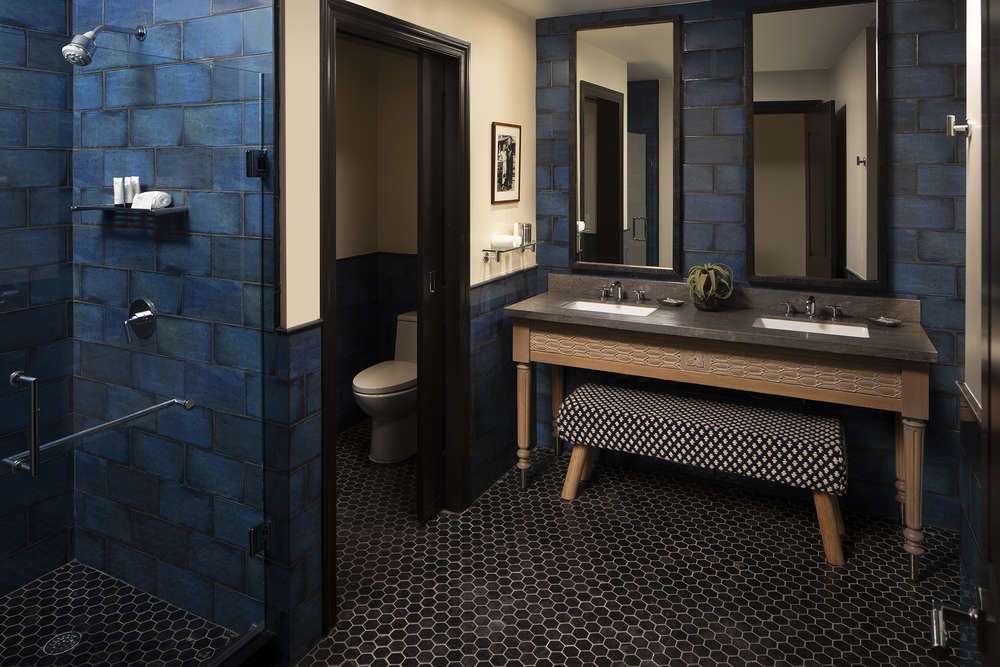 ZaZa-ATX-CabinFever-BATH