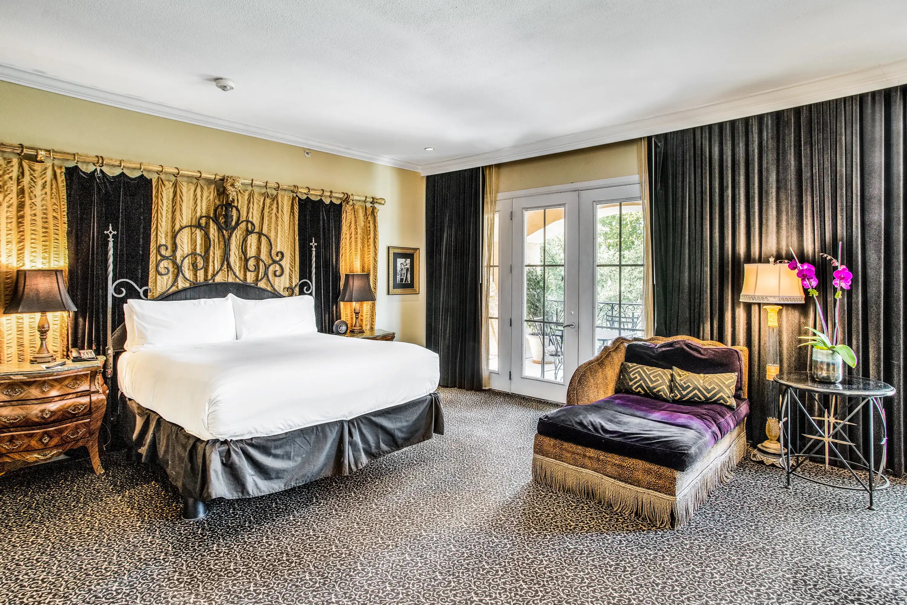 Hotel ZaZa Dallas Concept Suite Medusa