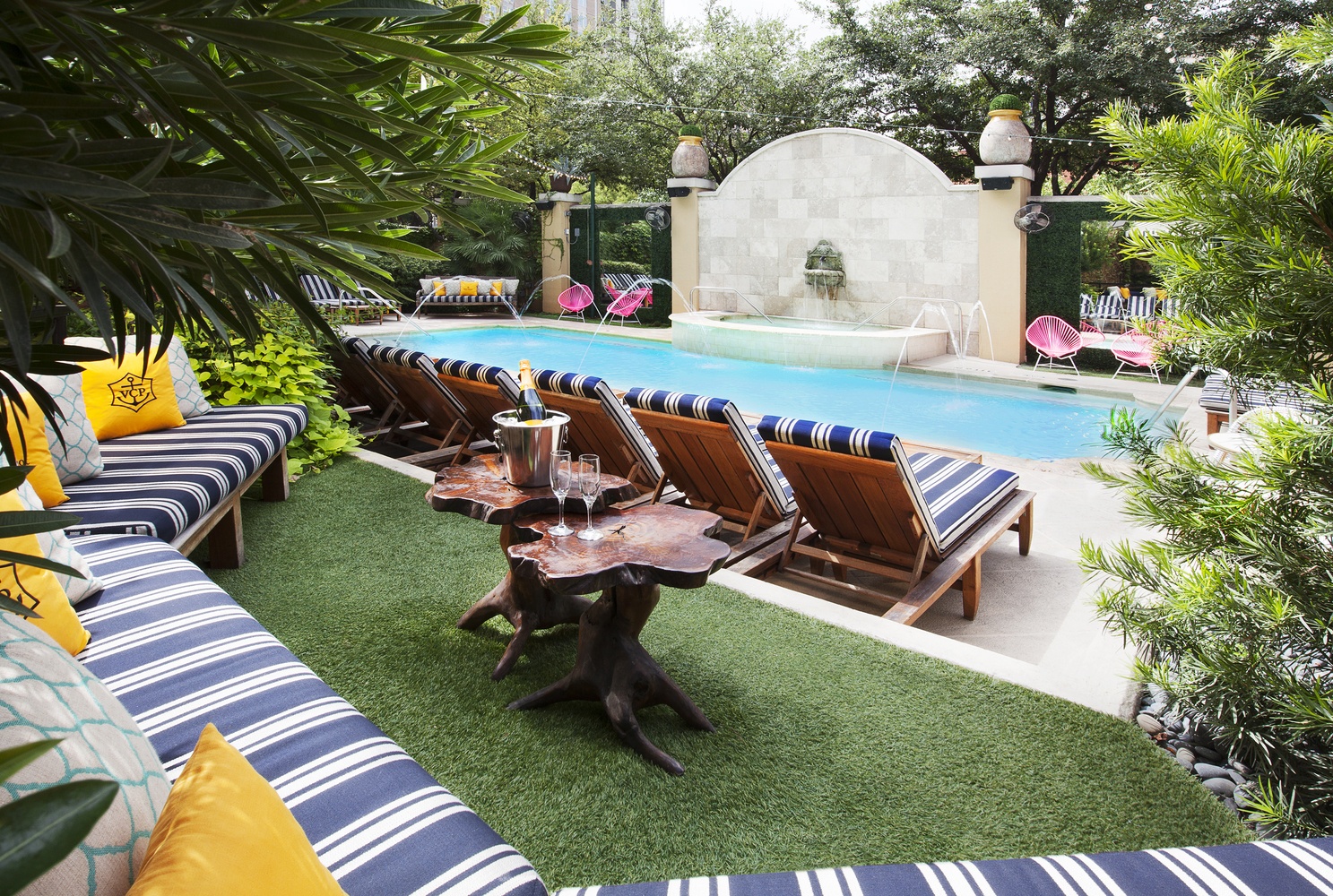 ZaZa-DAL-POOLSIDE-DAY-2-1