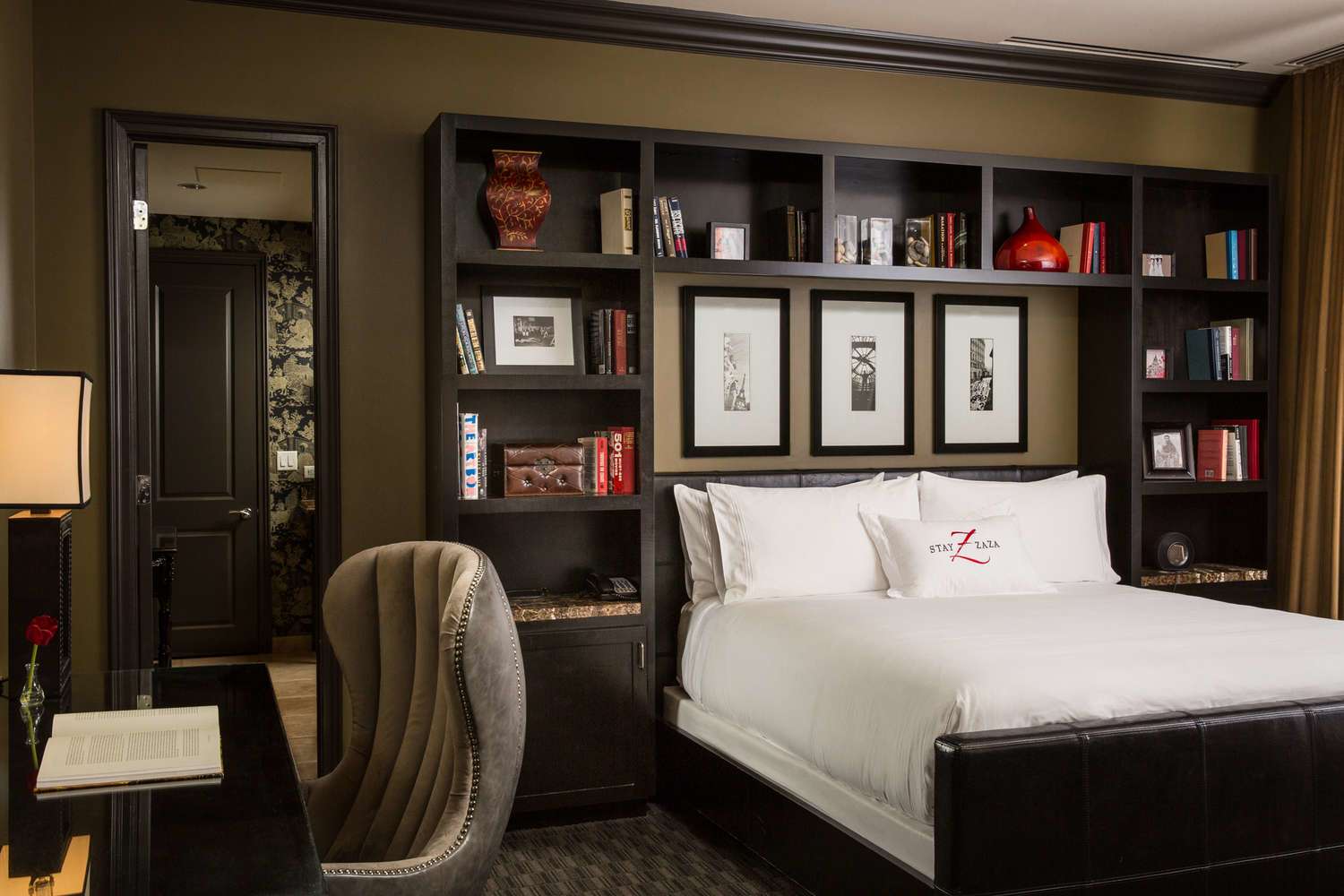 ZaZa-HOU-MAG7-SUITE-ItHappenedOneNight-BEDROOM