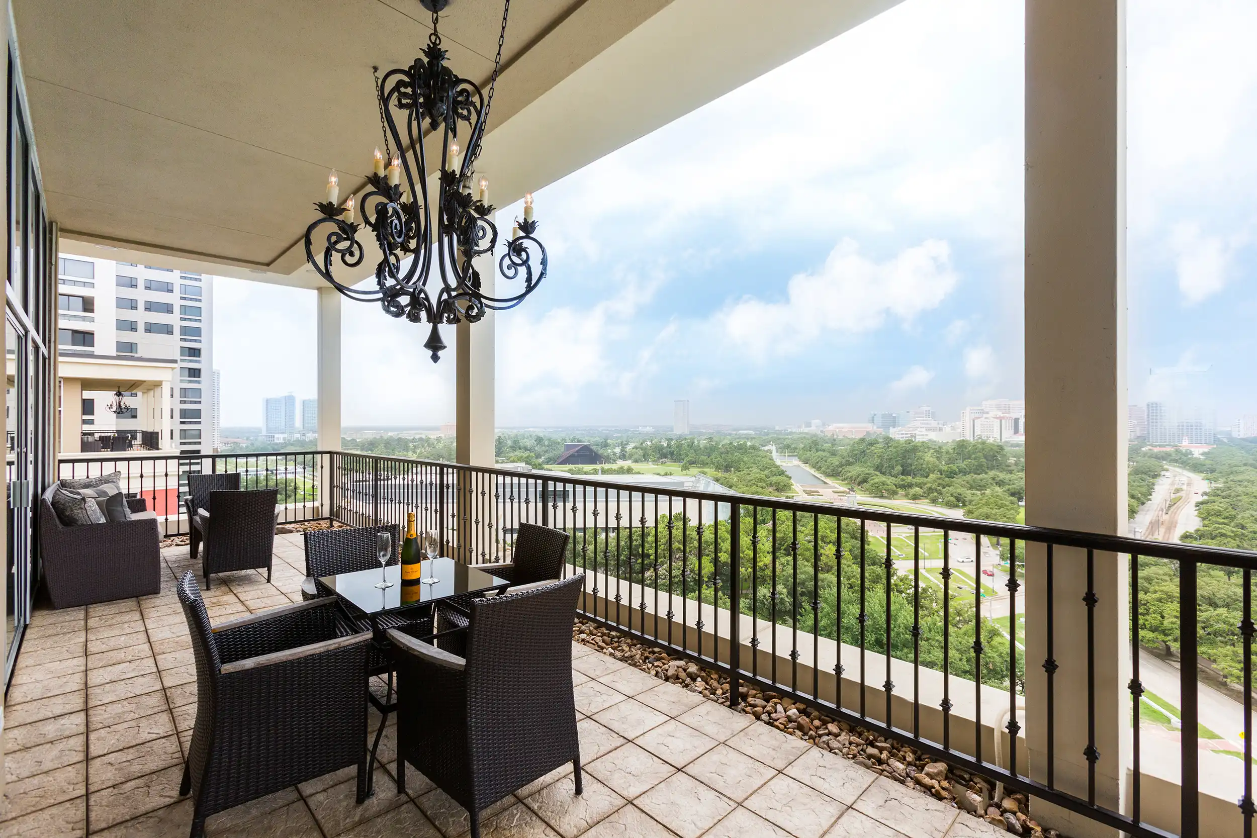 ZaZa-HOU-MAG7-SUITE-BlackLabel-11