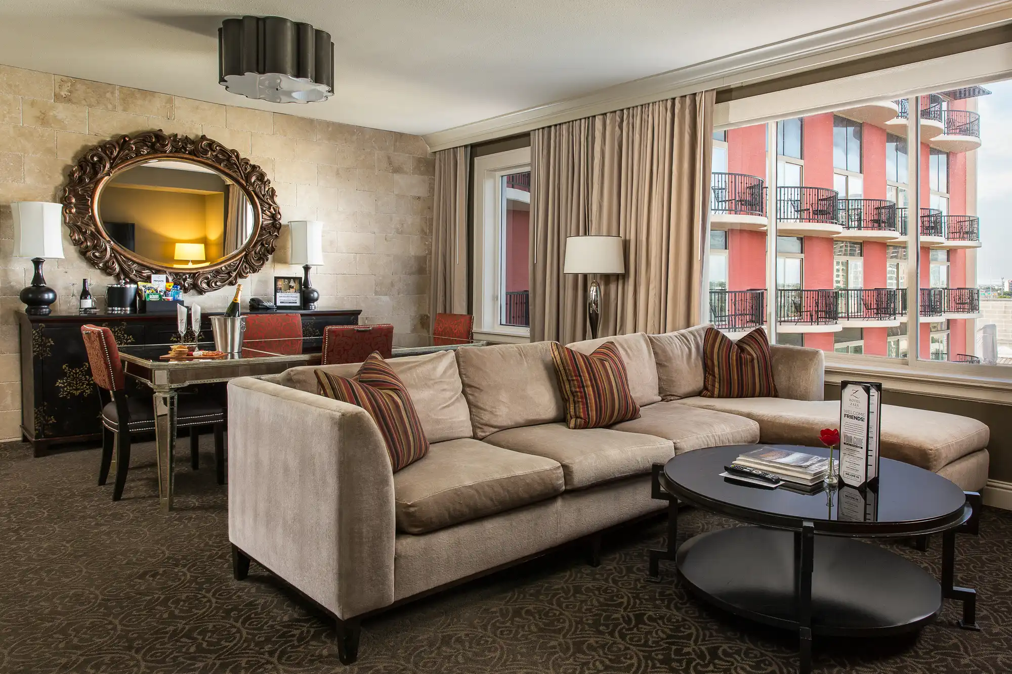 ZaZa-HOU-STANDARD-ROOM-Splendito-2